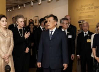 THAÏLANDE – FRANCE : La visite du Roi fait entrer « La Mode en Majesté » dans la diplomatie culturelle