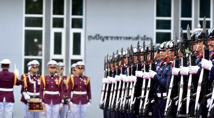 THAÏLANDE – POLICE : Qui prendra les commandes de la police royale thaïlandaise ? Le choix d’Anutin est attendu