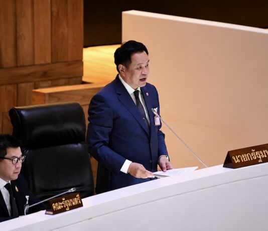 Anutin Premier Ministre au parlement le 26 août