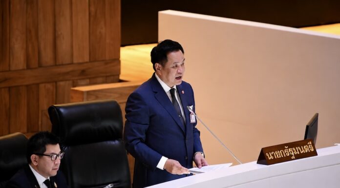 Anutin Premier Ministre au parlement le 26 août