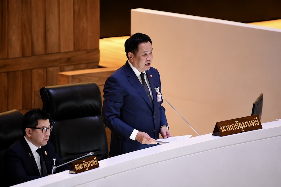 Anutin Premier Ministre au parlement le 26 août