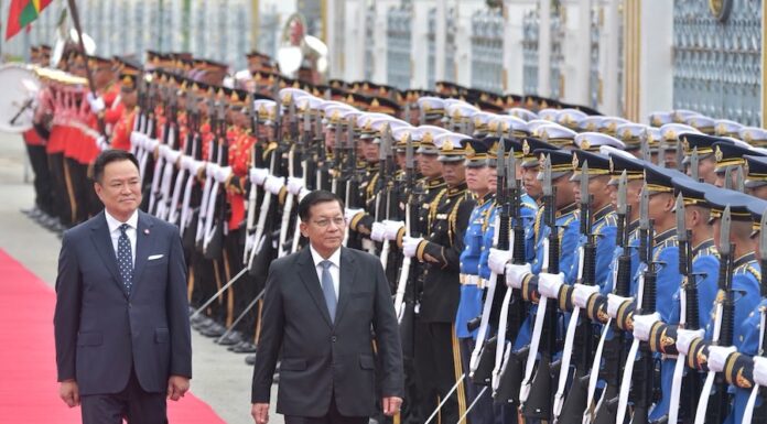 THAÏLANDE – BIRMANIE : Min Aung Hlaing en visite officielle à Bangkok
