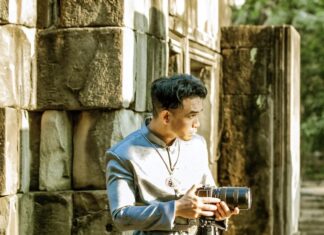 CAMBODGE – CINÉMA : À Kep, un cinéaste de la diaspora khmère part sur les traces des fantômes