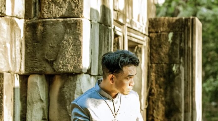 CAMBODGE – CINÉMA : À Kep, un cinéaste de la diaspora khmère part sur les traces des fantômes