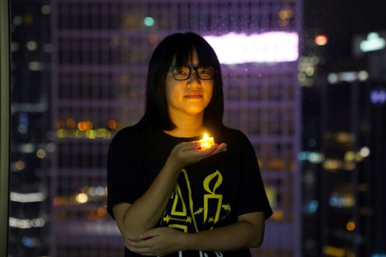HONG KONG – JUSTICE : Jusqu’à dix ans de prison pour deux anciens organisateurs des veillées de Tiananmen