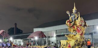 THAÏLANDE – MONARCHIE : Les barges royales se préparent à retrouver le Chao Phraya