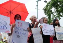 THAÏLANDE – SOCIÉTÉ : Travail du sexe : des militants réclament la dépénalisation et des droits sociaux manifestants pour des droits aux travailleurs du sexe
