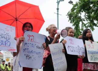THAÏLANDE – SOCIÉTÉ : Travail du sexe : des militants réclament la dépénalisation et des droits sociaux manifestants pour des droits aux travailleurs du sexe