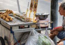 THAÏLANDE – ÉCONOMIE : « Thais Help Thais Plus » dépasse 121 milliards de bahts de transactions vendeur de rue à Bangkok