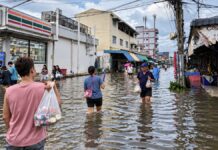 BANGKOK – SOCIÉTÉ : Comment la métropole survit aux inondations Bangkok inondation commerce