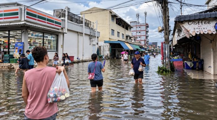 BANGKOK – SOCIÉTÉ : Comment la métropole survit aux inondations Bangkok inondation commerce
