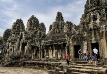 CAMBODGE – TOURISME : La fréquentation étrangère d’Angkor chute de près de 30 % en 2026 Des visiteurs au temple du Bayon