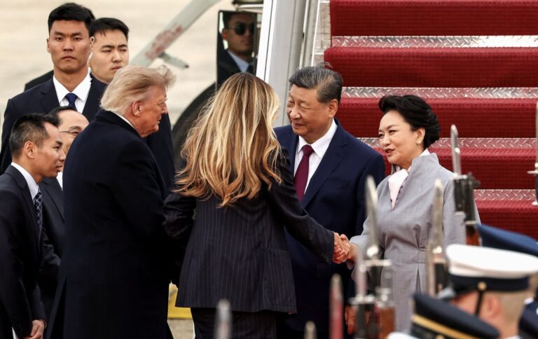 GAVROCHE HEBDO – ÉDITORIAL : Vous êtes asiatiques ? Trump vous laisse aux mains de la Chine