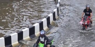Motards Bangkok innondation