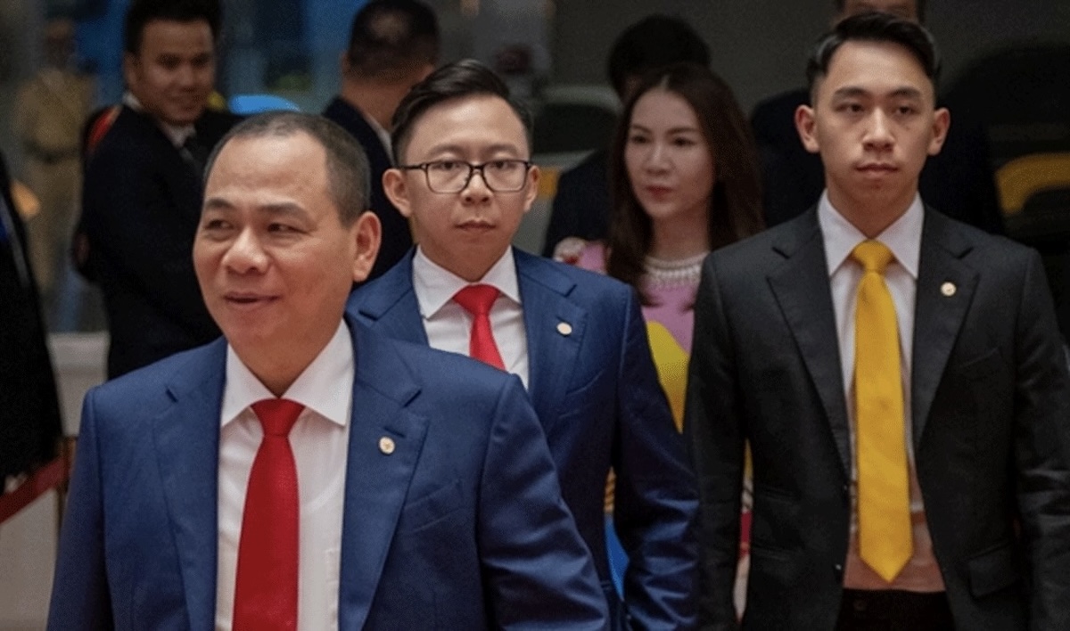 Pham Nhat Vuong et ses deux fils