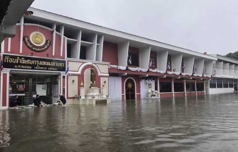 THAÏLANDE – SOCIÉTÉ : Les inondations gagnent les prisons de Bangkok