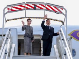 THAÏLANDE – VIETNAM : S.M. Rama X à Hanoï pour une visite d’État historique Rama X et Reine Suthida - avion