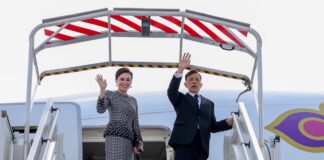 THAÏLANDE – VIETNAM : S.M. Rama X à Hanoï pour une visite d’État historique Rama X et Reine Suthida - avion