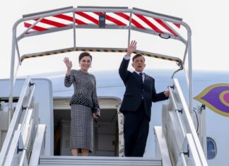 THAÏLANDE – VIETNAM : S.M. Rama X à Hanoï pour une visite d’État historique Rama X et Reine Suthida - avion