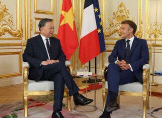 To Lam et Emmanuel Macron