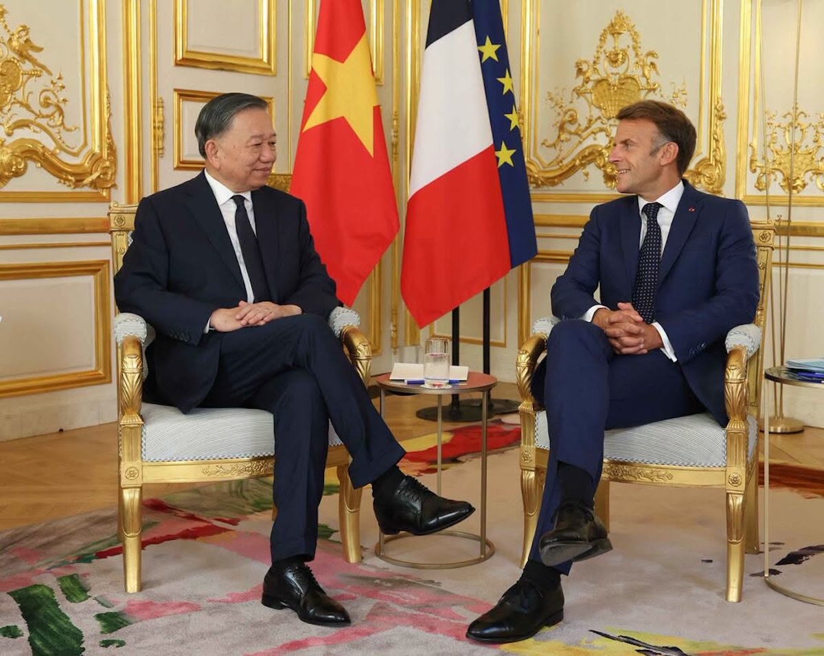 To Lam et Emmanuel Macron