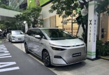 Voiture électrique à Bangkok
