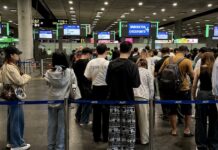 THAÏLANDE – SOCIÉTÉ : La Thaïlande durcit-elle vraiment sa politique envers les étrangers ? Voyageurs immigration suvarnabhumi
