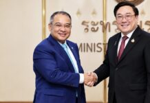 Zaw Zaw Soe ambassadeur birman et Julapun Amornvivat