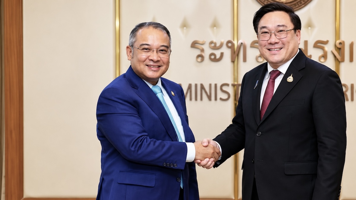 Zaw Zaw Soe ambassadeur birman et Julapun Amornvivat