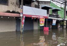 THAÏLANDE – INONDATIONS : Une étude estime les pertes à 25 milliards de bahts commerces thaïlandais fermés inondation