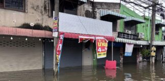 THAÏLANDE – INONDATIONS : Une étude estime les pertes à 25 milliards de bahts commerces thaïlandais fermés inondation