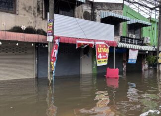 commerces thaïlandais fermés inondation
