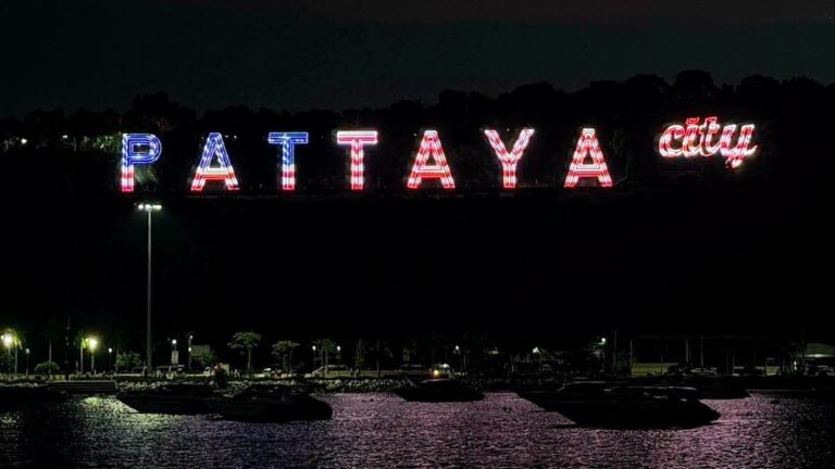 PATTAYA – TOURISME : Pratumnak s’illumine aux couleurs américaines