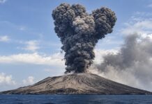 INDONÉSIE – VOLCAN : L’Anak Krakatau ferme six aéroports, des centaines de vols perturbés volcan Anak Krakatau