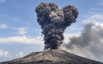 INDONÉSIE – VOLCAN : L’Anak Krakatau ferme six aéroports, des centaines de vols perturbés volcan Anak Krakatau