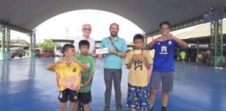 AFBT débloque 100 000 bahts pour des familles de Khlong Toei