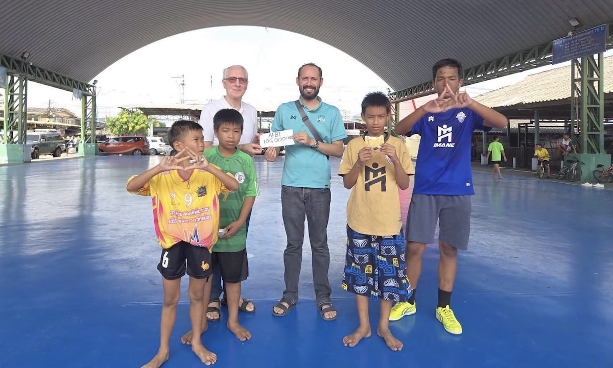 AFBT débloque 100 000 bahts pour des familles de Khlong Toei
