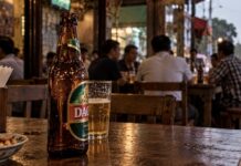BIRMANIE – FRANCE : Primées au Quai d’Orsay, les bières liées à l’armée birmane perdent leurs médailles Bière fraîche au crépuscule de Rangoun