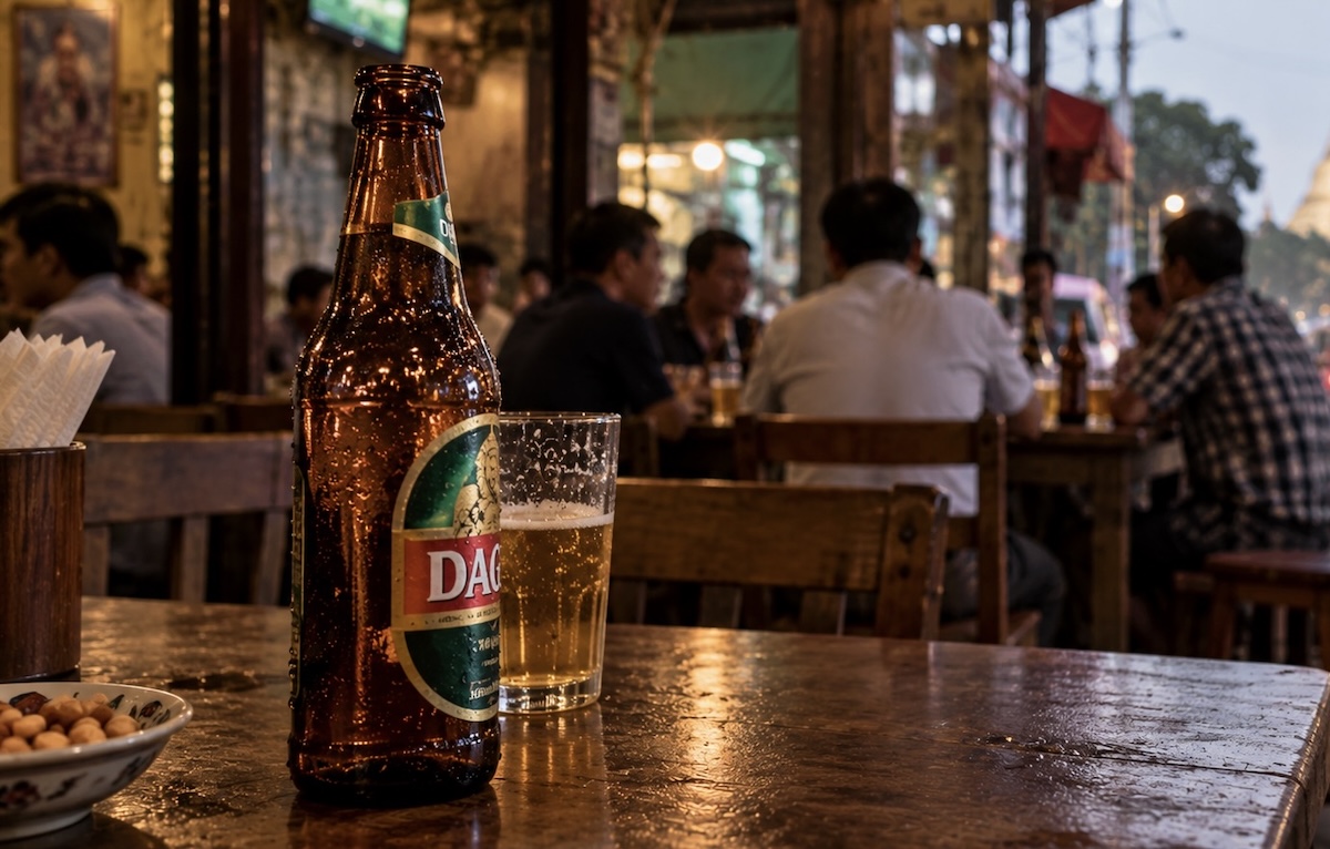 Bière fraîche au crépuscule de Rangoun