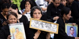 THAÏLANDE – HISTOIRE : Dans les archives de Gavroche, il y a dix ans, le deuil d’un grand monarque Deuil Rama IX