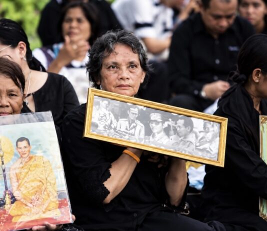 THAÏLANDE – HISTOIRE : Dans les archives de Gavroche, il y a dix ans, le deuil d’un grand monarque Deuil Rama IX