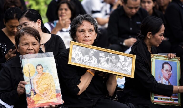 THAÏLANDE – HISTOIRE : Dans les archives de Gavroche, il y a dix ans, le deuil d&rsquo;un grand monarque