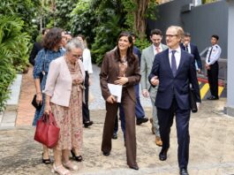 ASIE – FRANCE : La ministre des Français de l’étranger a répondu à Gavroche Eleonore Caroit à l'ambassade de France de Bangkok
