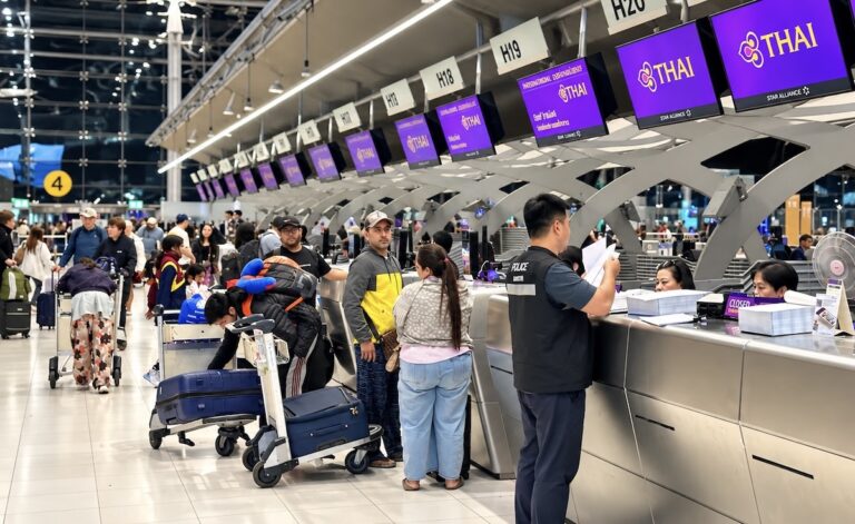 Bangkok reporte la taxe de 1 000 bahts sur les départs