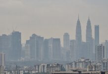 Kuala Lumpur sous la brume grise