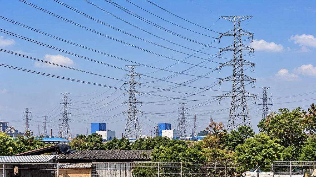 Lignes à haute tension au-dessus de l’industrie