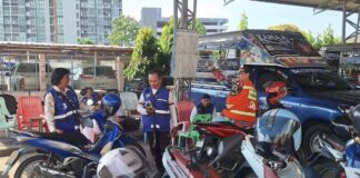 PATTAYA – SOCIÉTÉ : Anutin met fin à la guerre des gilets des taxis-motos PATTAYA : Anutin met fin à la guerre des gilets des taxis-motos