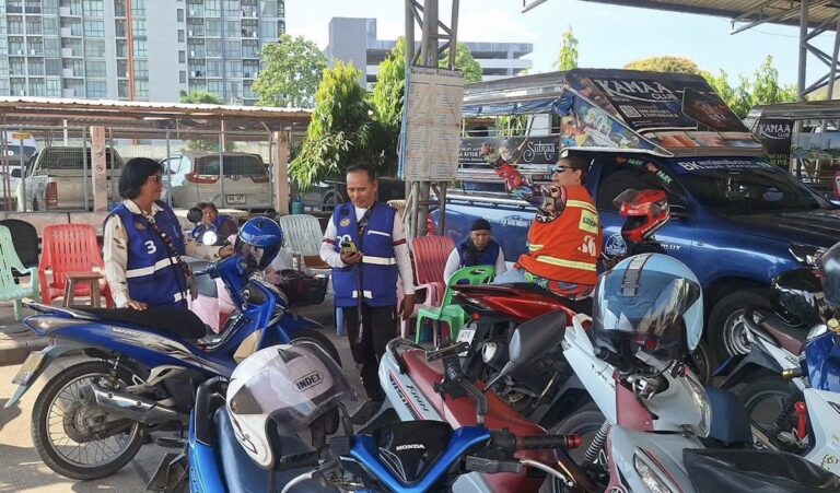 PATTAYA : Anutin met fin à la guerre des gilets des taxis-motos