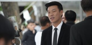 THAÏLANDE – POLITIQUE : L’opposition prépare son offensive contre le « régime bleu » Natthaphong Ruengpanyawut