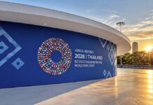 THAÏLANDE – FRANCE : Deux ministres français attendus à Bangkok pour les réunions du FMI et de la Banque mondiale Pavillon moderne au coucher du soleil en Thaïlande